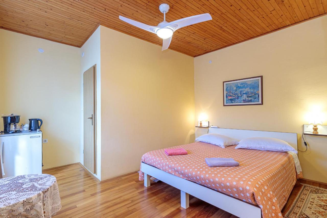 Hum Rooms Nela מראה חיצוני תמונה