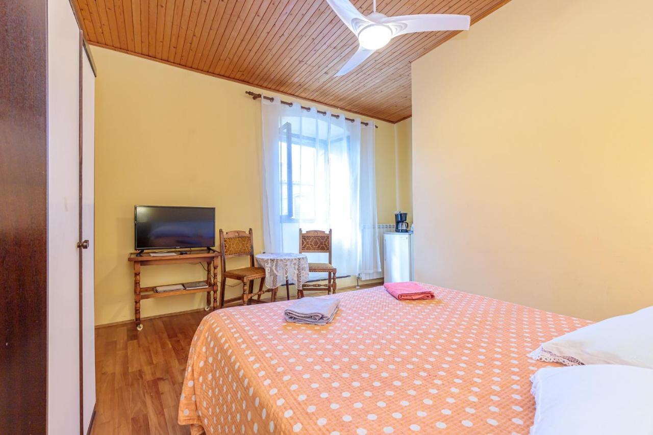 Hum Rooms Nela מראה חיצוני תמונה