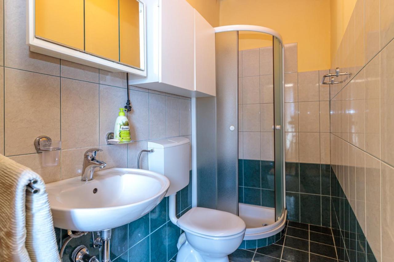 Hum Rooms Nela מראה חיצוני תמונה